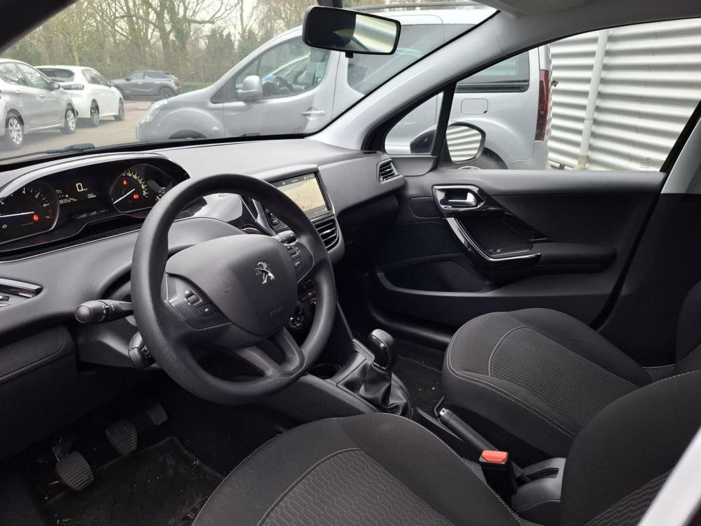 Peugeot 208 1.2 active nav/airco/cruise