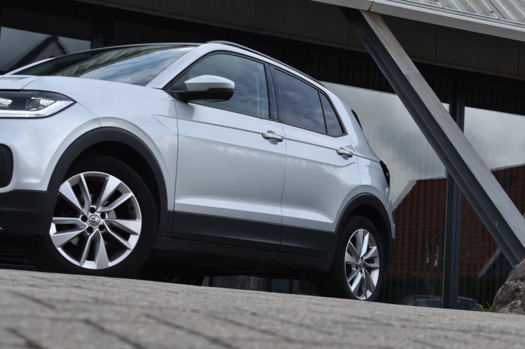 Volkswagen T-cross 1.0 tsi life | camera | trekhaak | apple carplay | andro