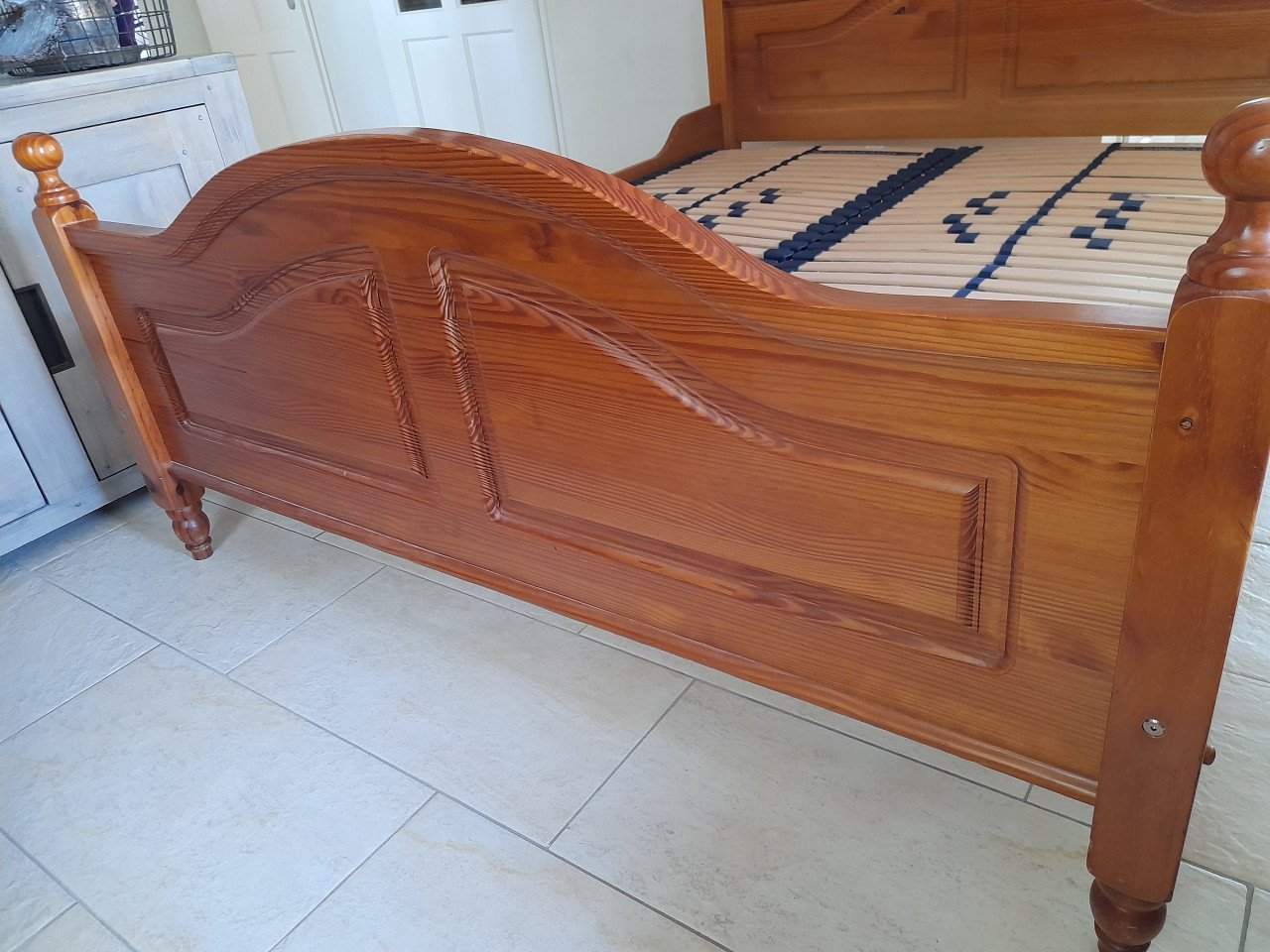 Massief houten bed 160 x 200 (in goede staat )