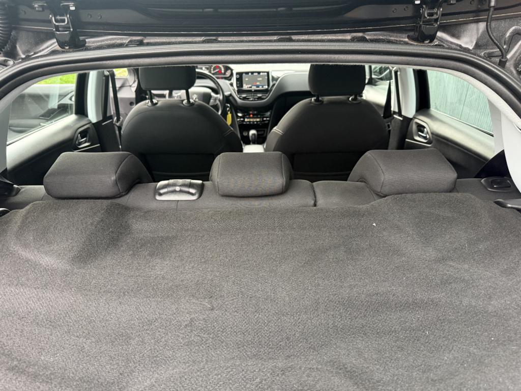 Peugeot 208 1.2 puretech blue lease executive 5-drs