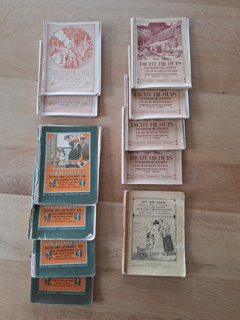 Diverse boekjes van Jan Ligthart en H. Scheepstra