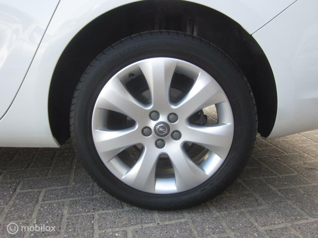 Opel Astra sports tourer 1.6 station edition/airco/cruise/lm velgen