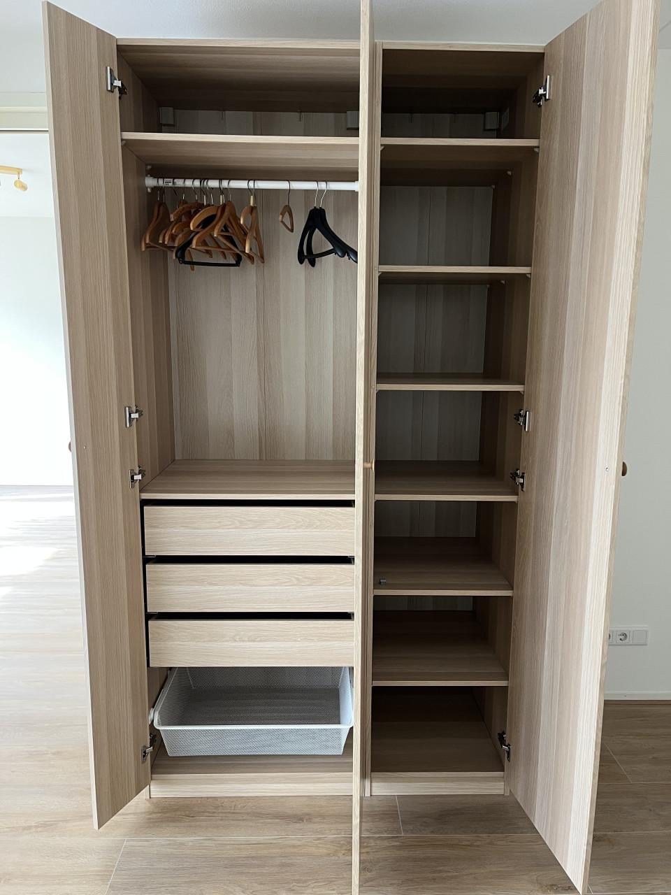 Kledingkast, 1 jaar oud