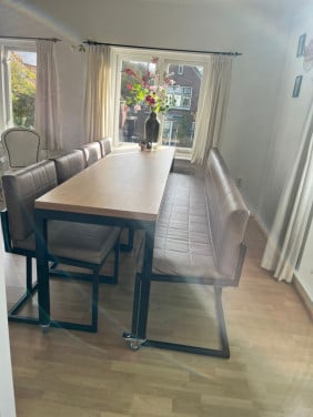 Eettafel/ bartafel met bank en 4 stoelen