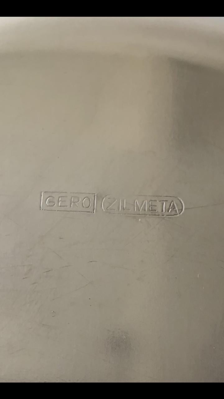 Leuk vintage setje van metalen kinderbordje en mokje met eekhoorn