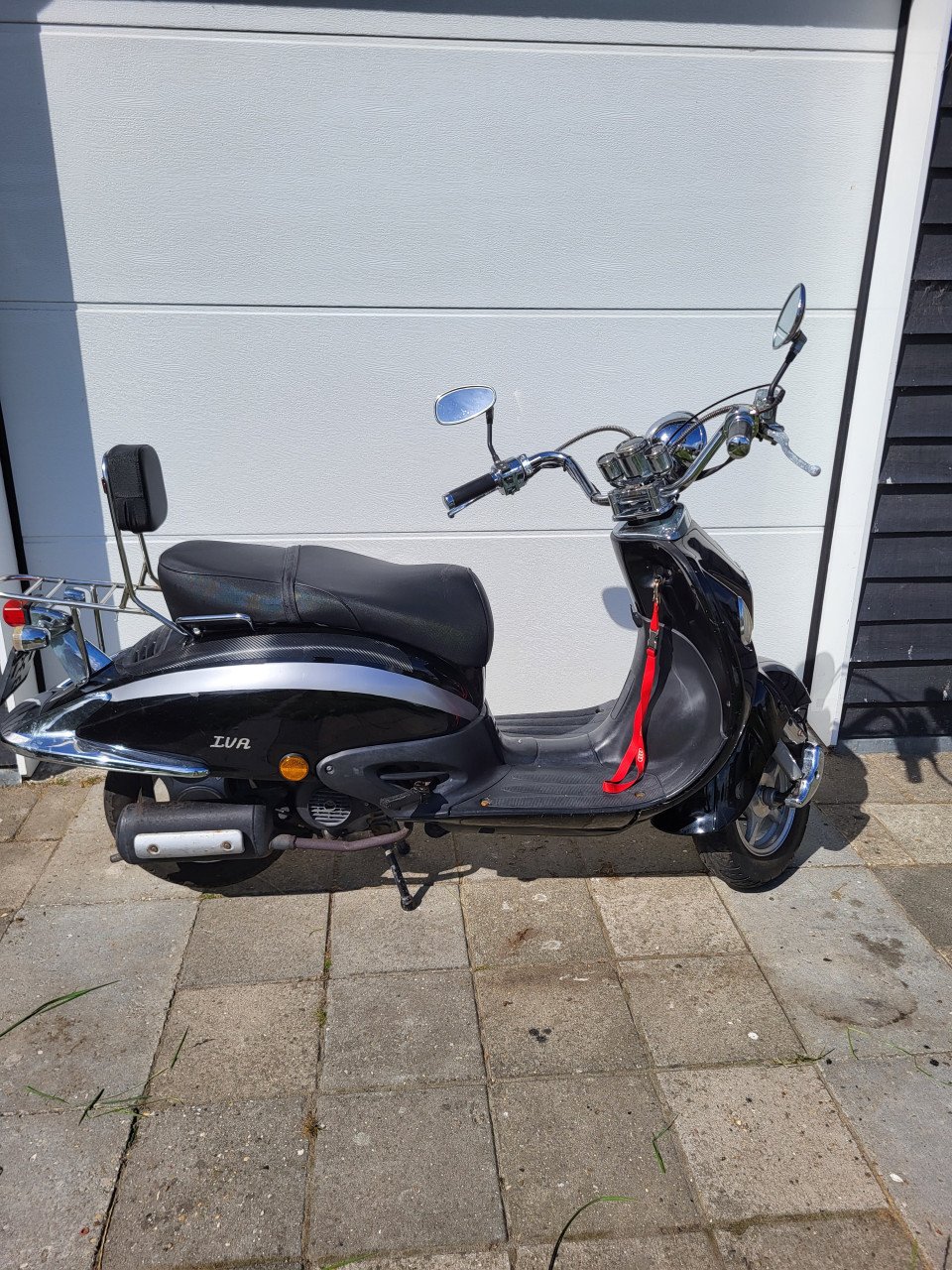 Ive retro scooter