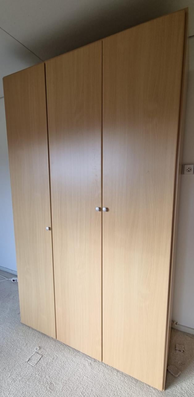 Ruime kledingkast Svedex