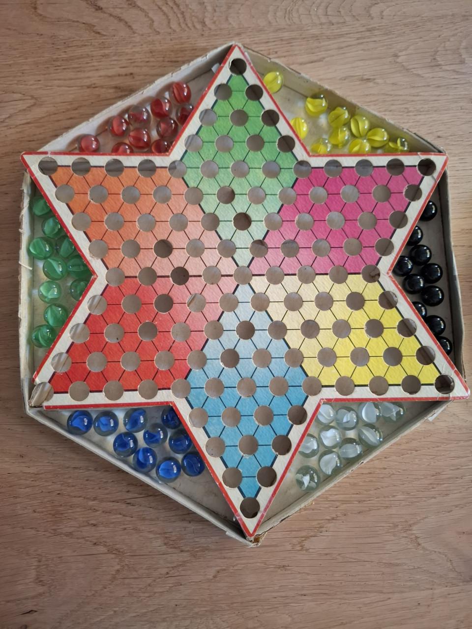 Chinese Checkers: Chinese dammen (VS) en bekend als Sternhalma in het Duits