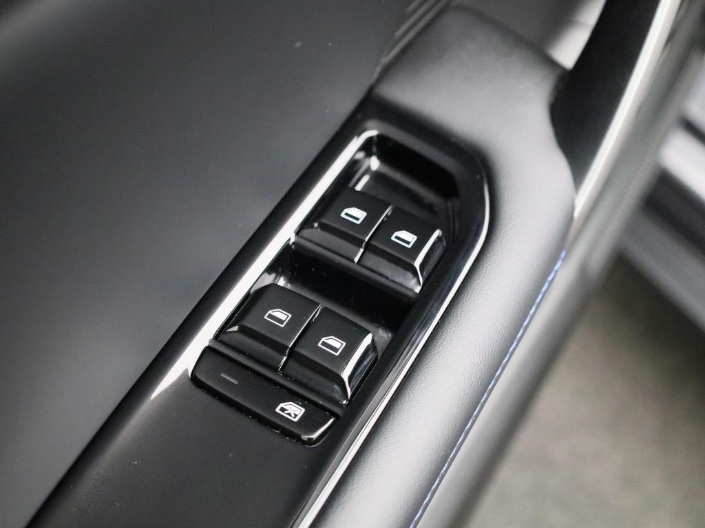 MG Mg4 long range luxury 64 kwh | carplay | navi | led koplampen | camera |