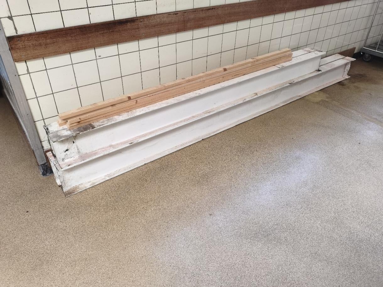 Stalen Balken voor boven de kozijnen