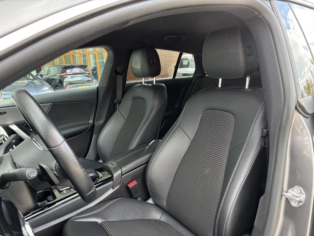 Mercedes-Benz Cla shooting brake 200 business solution luxury