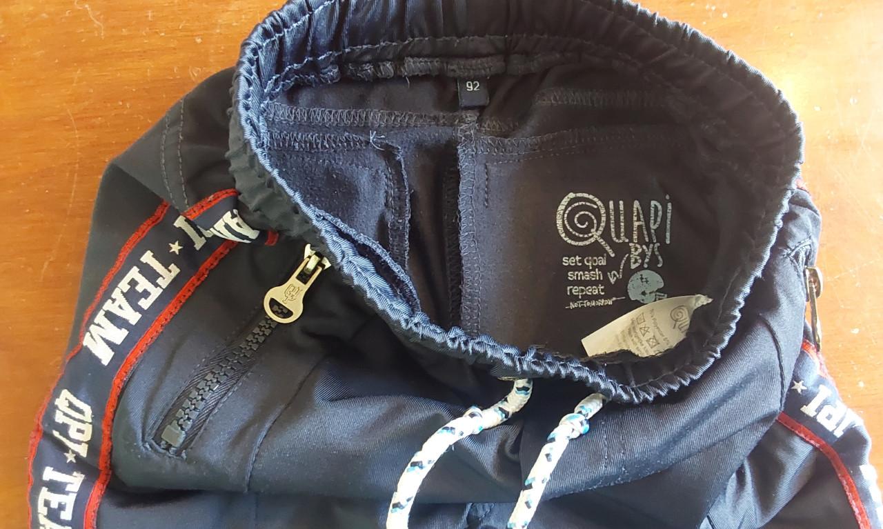 Donkerblauwe korte broek van het merk Quapi boys in maat 92.