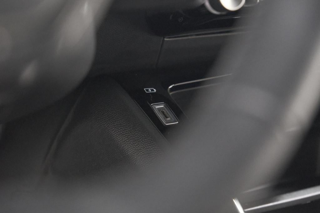 Peugeot 2008 puretech 130 active pack | trekhaak | camera | navigatie | par