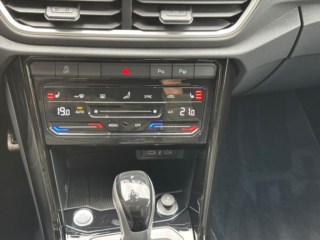 Volkswagen T-roc 1.5 tsi 150pk 7-dsg r-line|dode hoek|carplay| elek klep| r