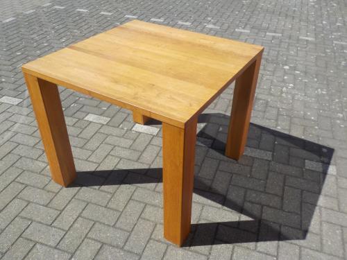 Geheel massief blank eiken tafel in zeer goede staat 90 x 90 cm