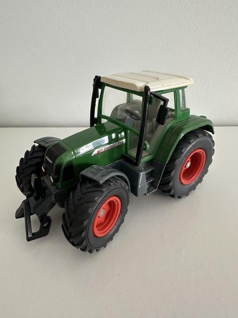 Verzameling landbouw miniaturen, o.a. Fendt & Valtra Valmet
