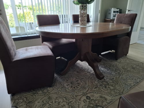 Tafel, stoelen,salontafel,kasten
