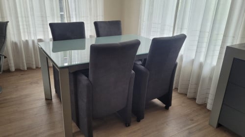 Eetkamer set 4 stoelen + glazen tafel