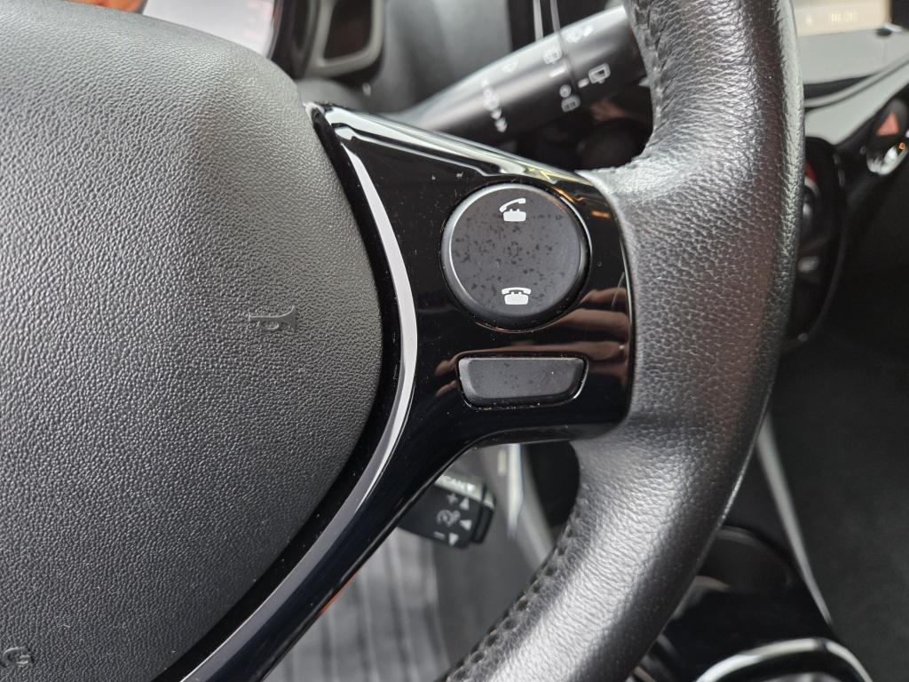 Peugeot 108 1.2 puretech 82 pk allure | lm velgen | getint glas | smartphon