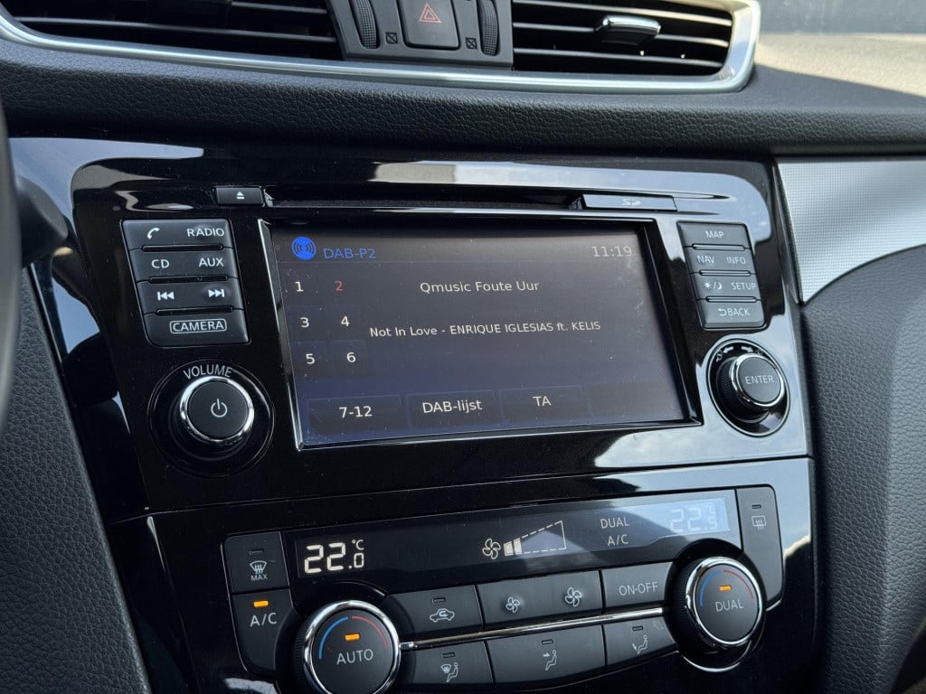 Nissan Qashqai 1.2 n-connecta design pack | panoramadak | navigatie | 360° 