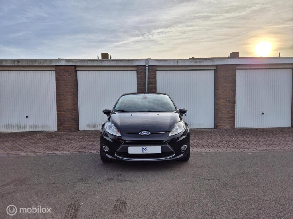 Ford Fiesta 1.25 titanium / dealeronderhouden / voorruitverwarming / stoelv