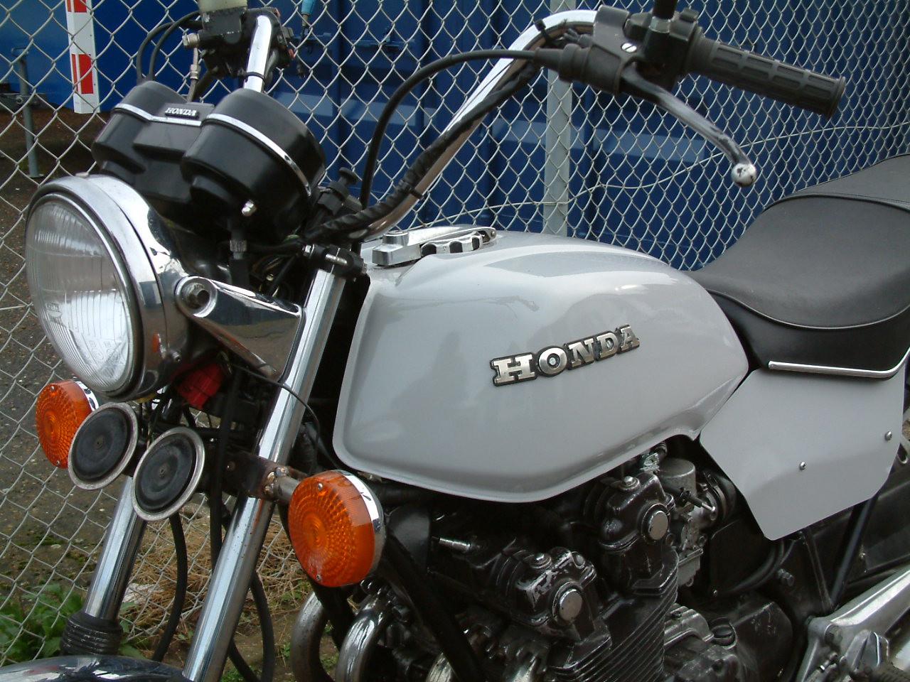 Om verder op teknappen  ? of zo houden? Honda cb 750 cc  1980 klassieker