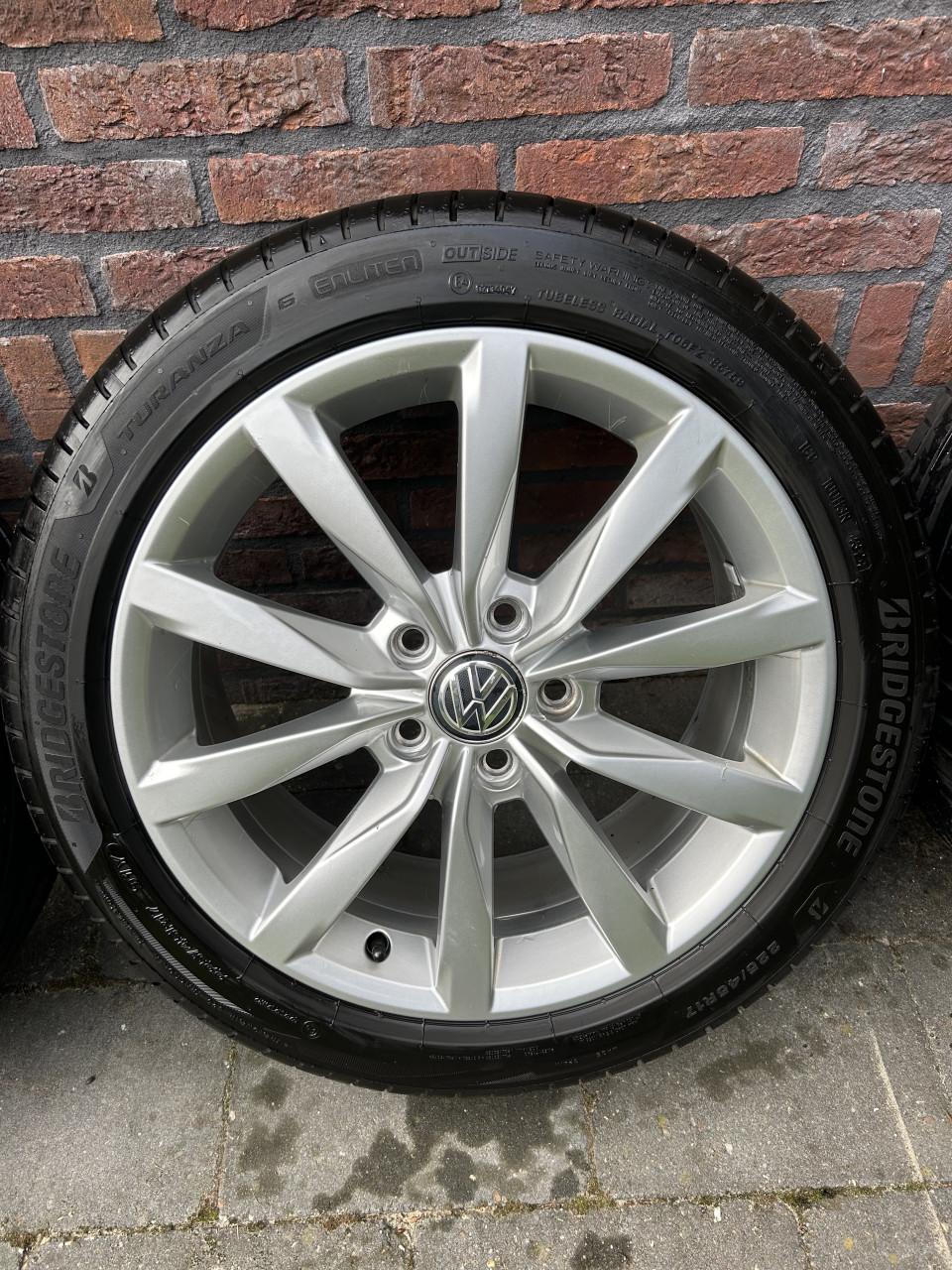 Volkswagen velgen 17 inch incl banden