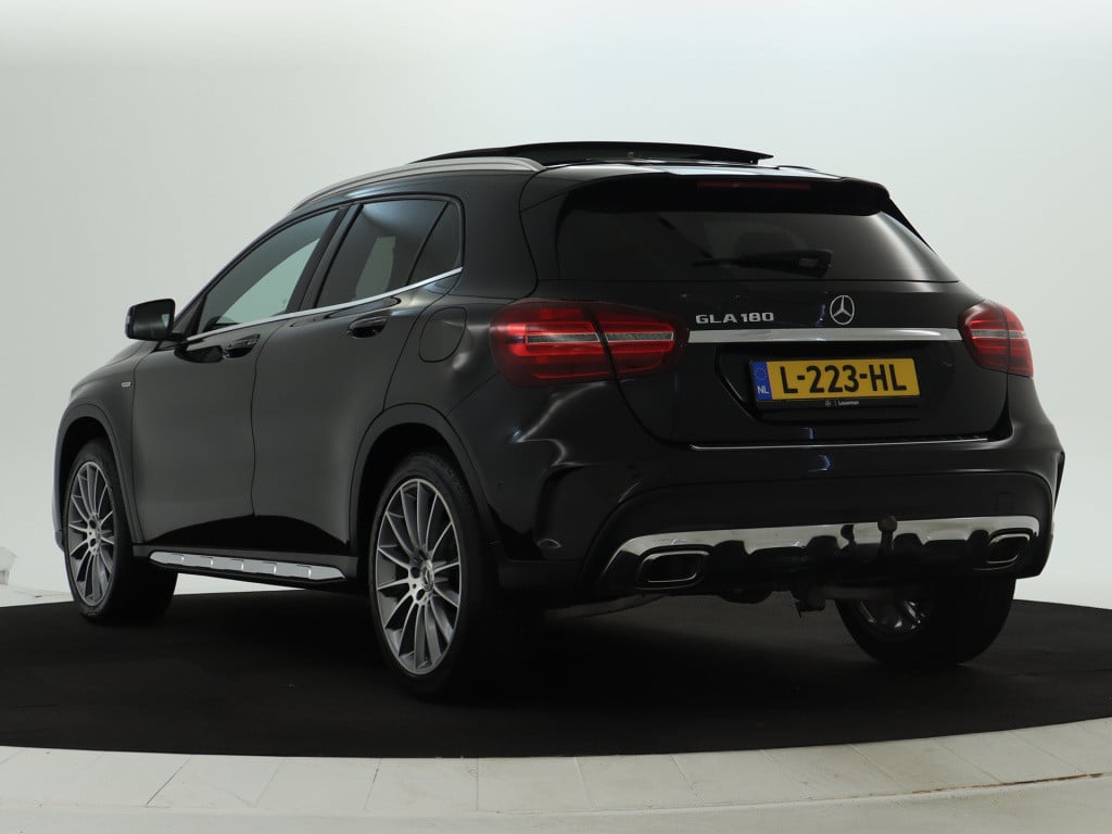 Mercedes-Benz Gla-klasse 180 business solution amg line | panoramadak | cru