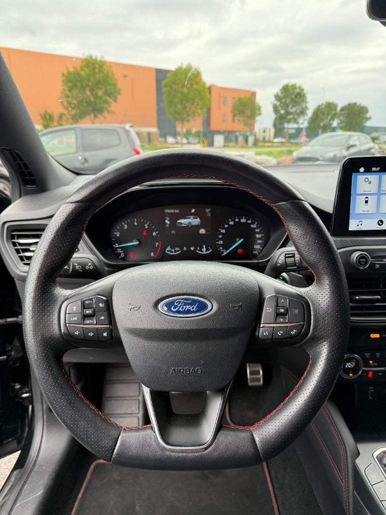 Ford Focus 1.0 ecoboost st line business
