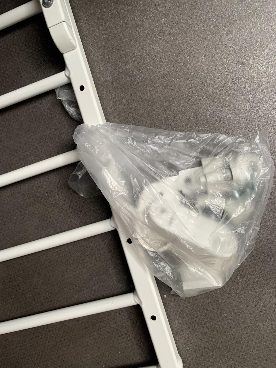 Traphekje wit metaal inclusief bevestigingsmateriaal