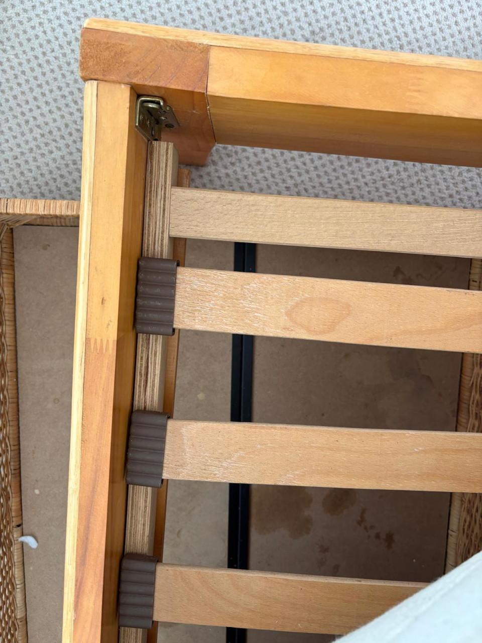 2-persoonsbed inclusief schone matras en 2 onderschuijflades