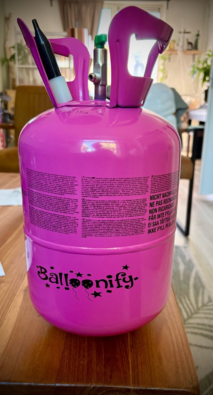 Helium ballon tank