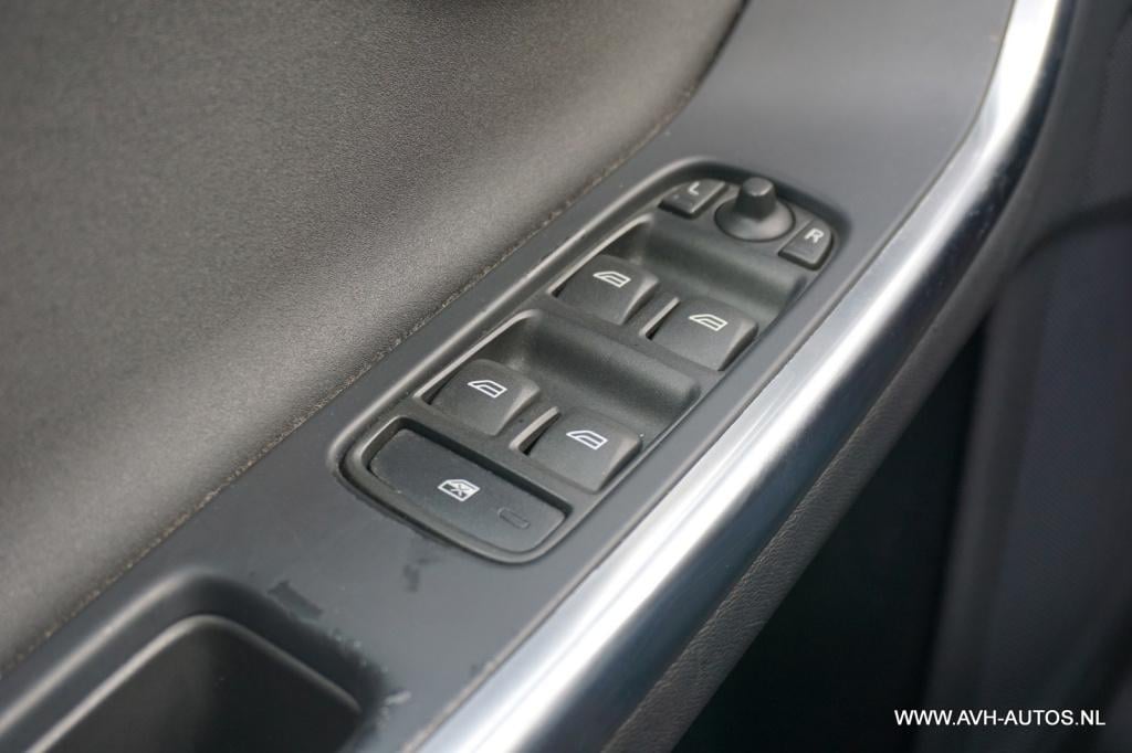 Volvo V60 1.6 t4 r-design