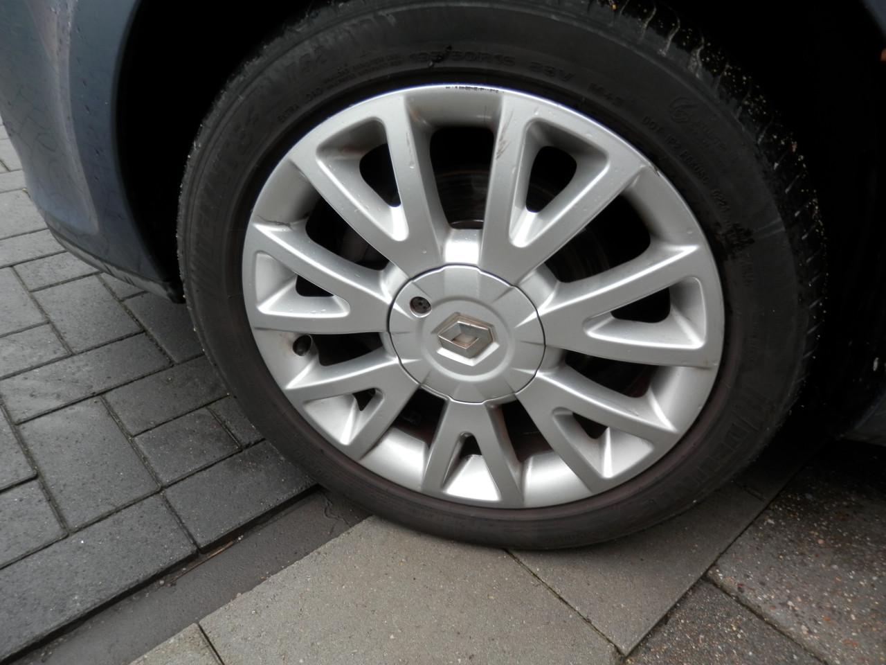 Auto Garant Biedt Aan: Renault Clio 1.4 Dynamic Luxe