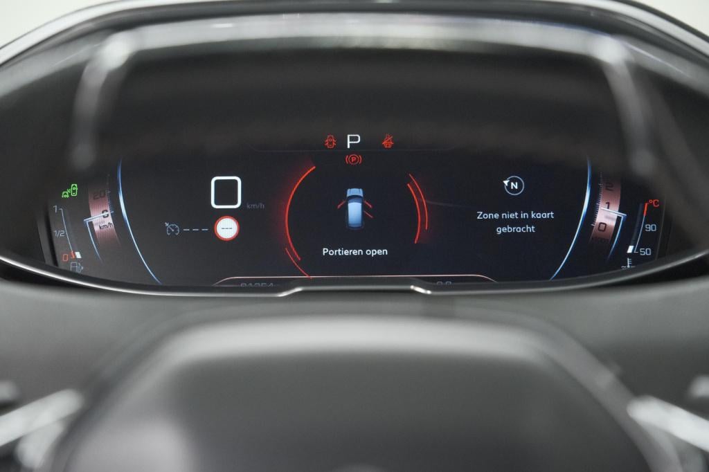 Peugeot 3008 puretech 130 eat6 gt | allseason banden | trekhaak | panoramad