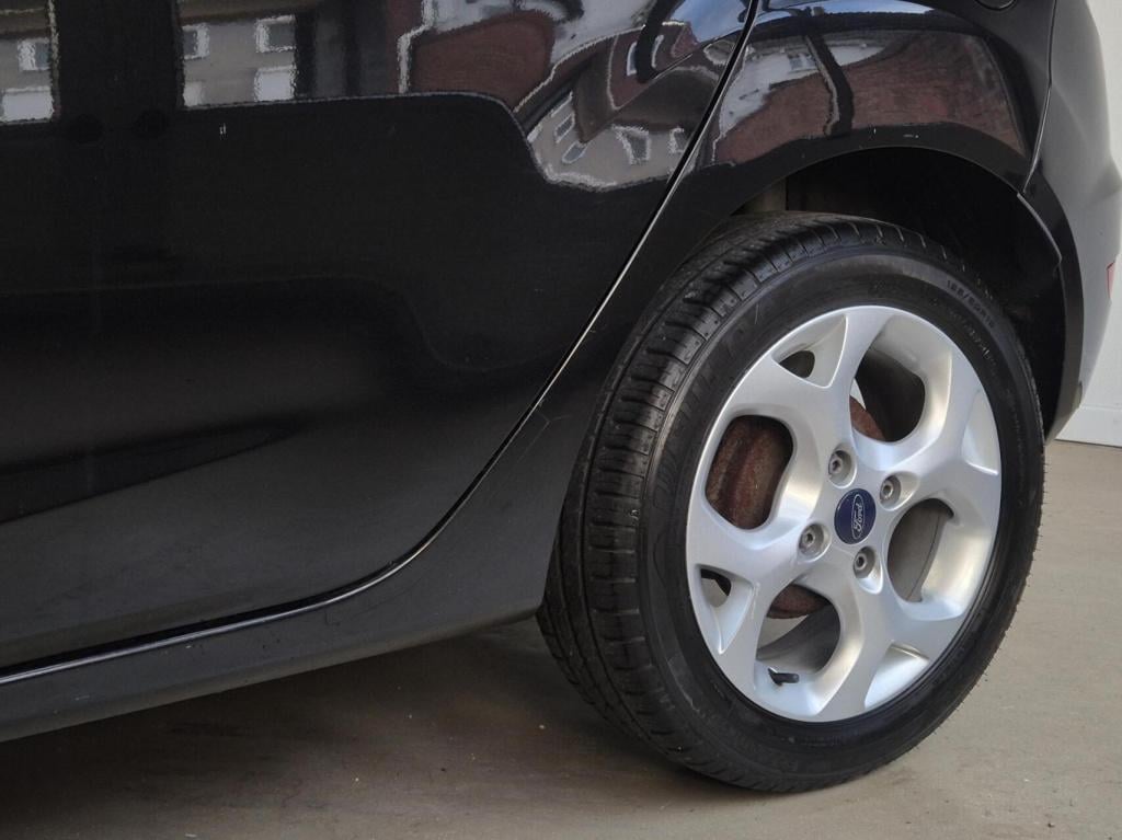 Ford Fiesta 1.4 titanium / automaat / nieuwe distriebutieriem