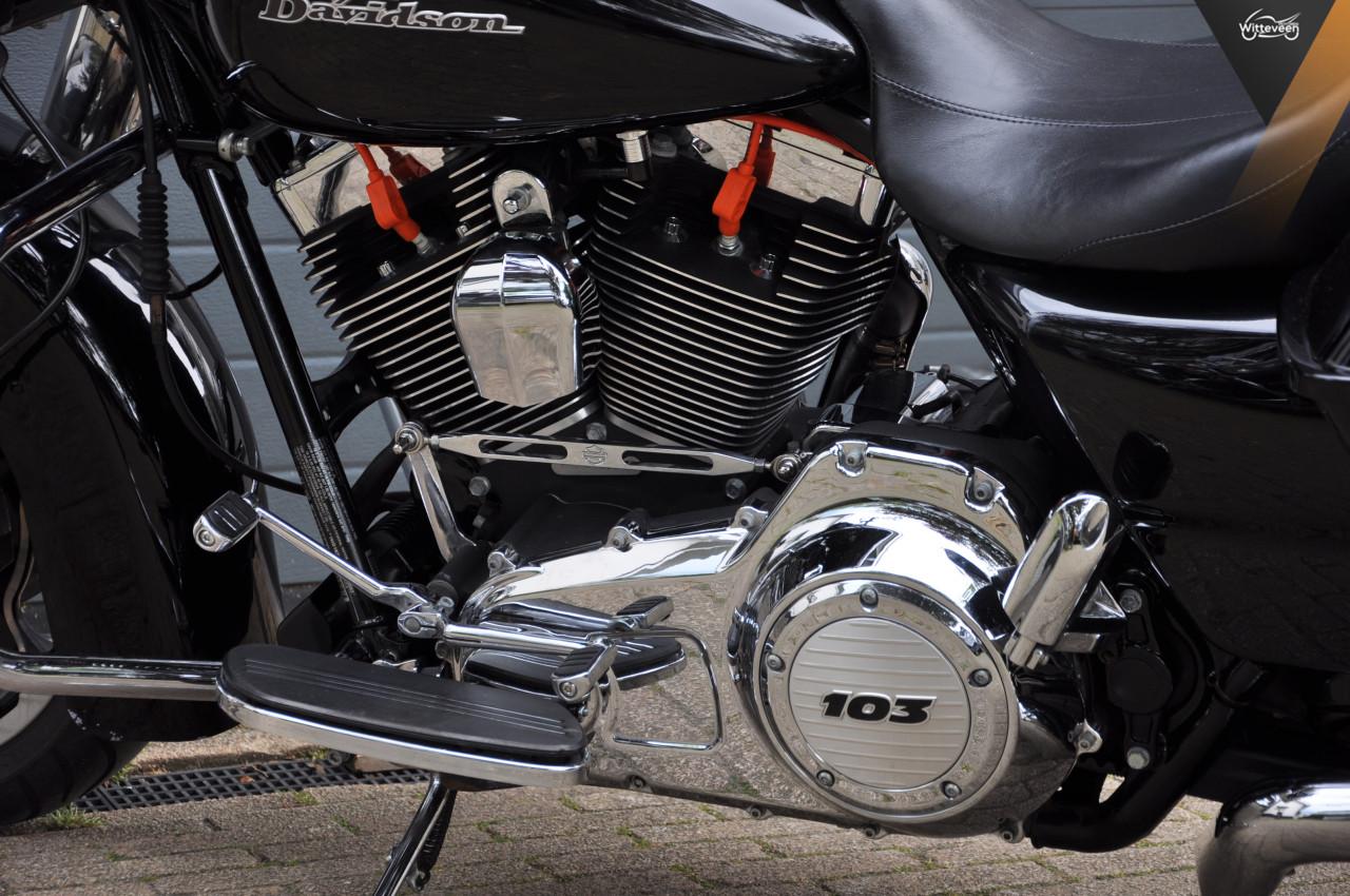 Harley Davidson FLHX Street Glide 103