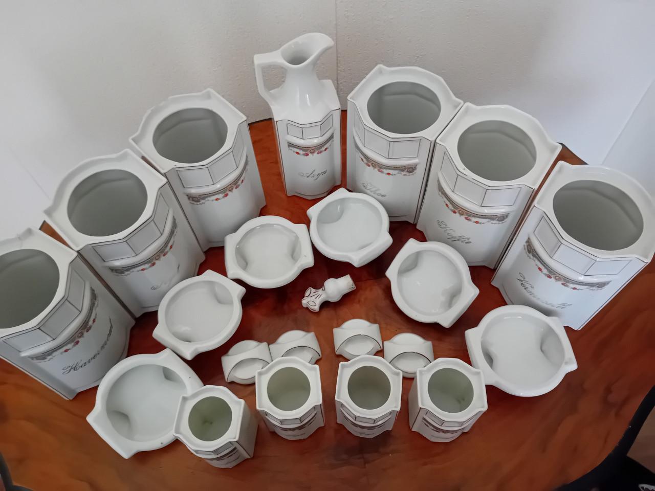 Stenen voorraadpotten