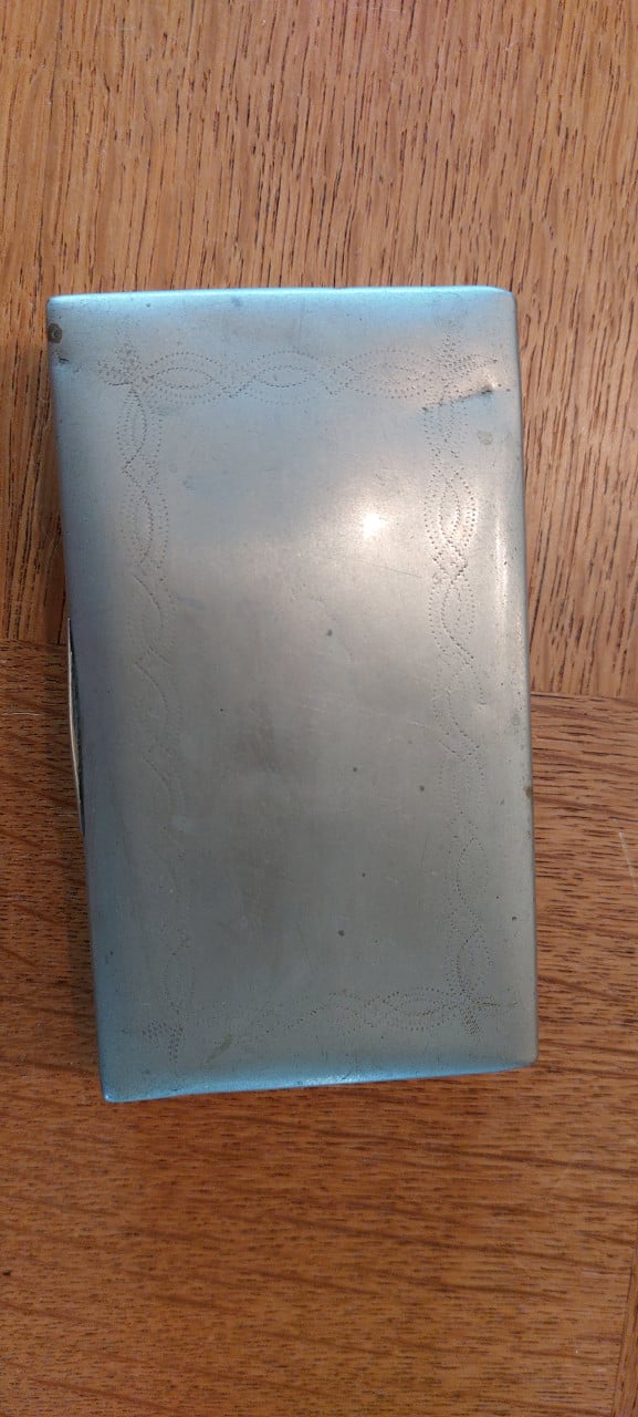Te koop. zilverkleurig, oud doosje