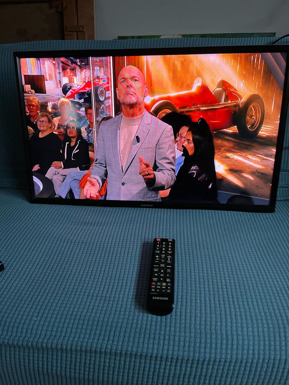 Samsung TV 28 inch