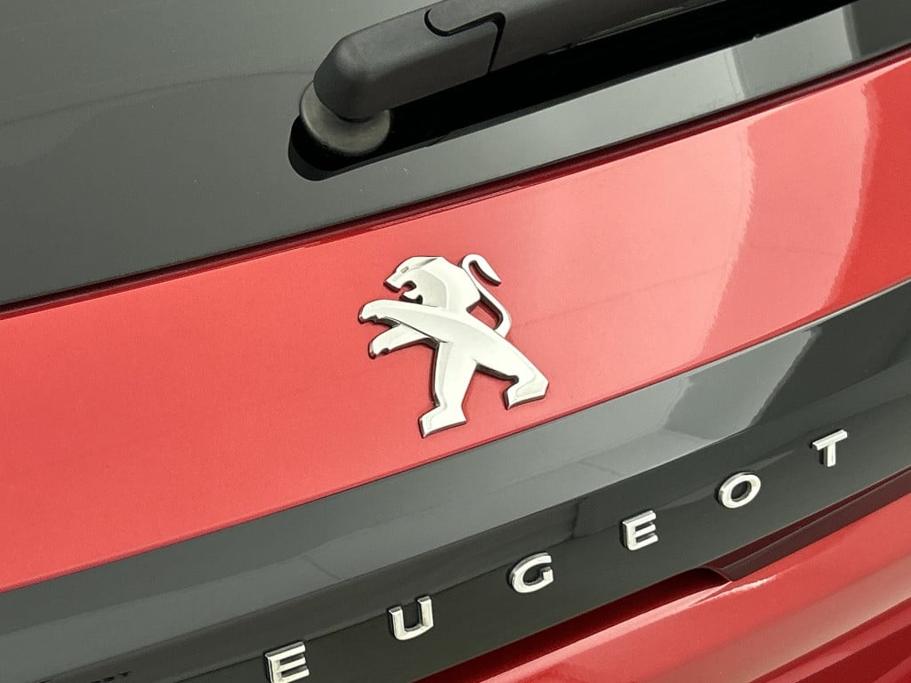 Peugeot 208 100 pk allure pack | rijklaar | camera achter | keyless | 3d co