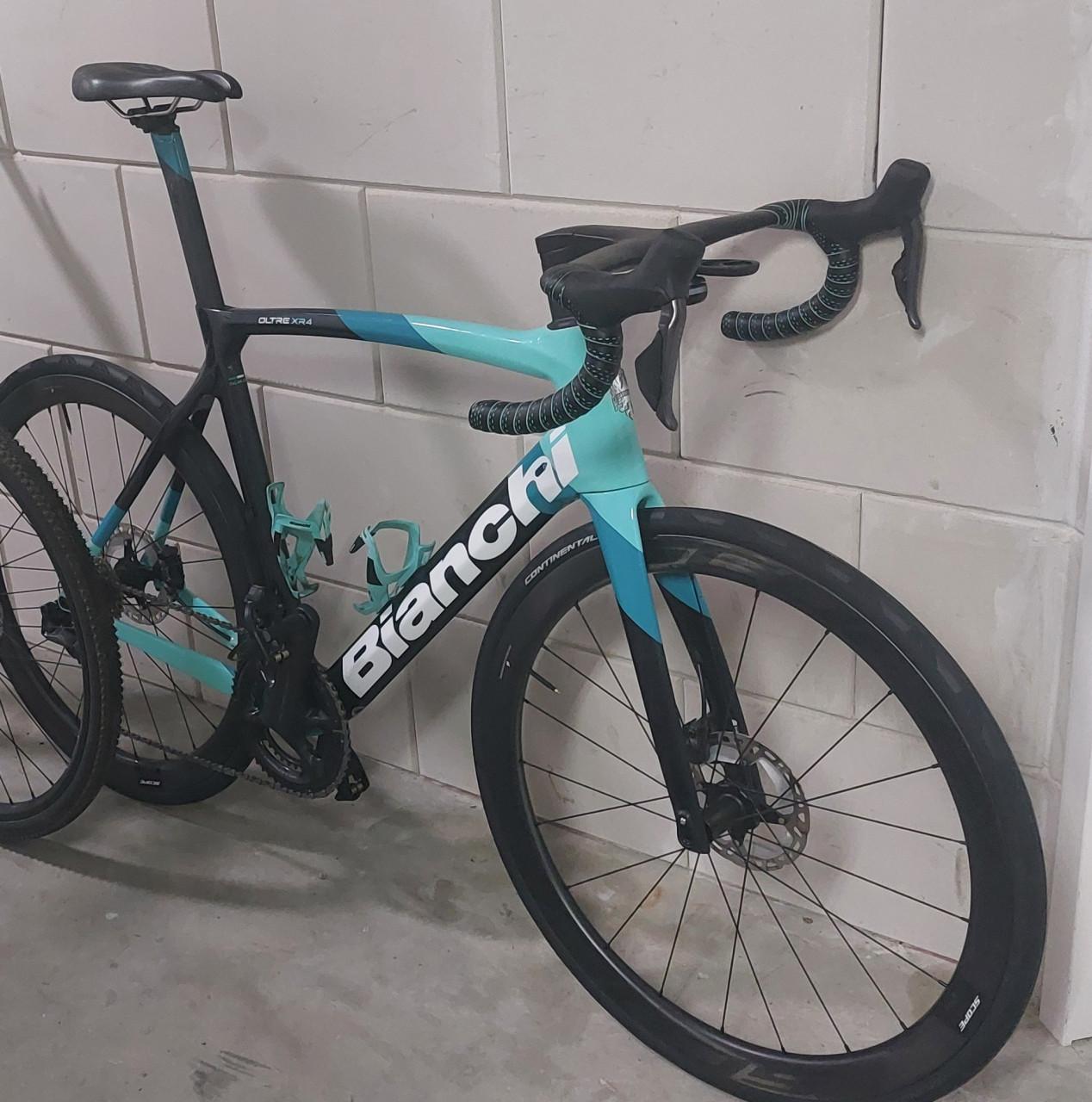 Bianchi Oltre XR4 Ultegra Di2 Scope R4 carbon wielen maat 59
