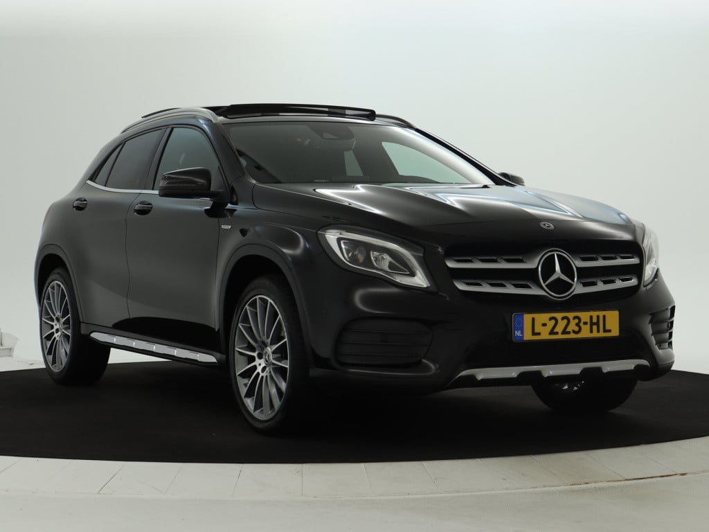 Mercedes-Benz Gla-klasse 180 business solution amg line | panoramadak | cru