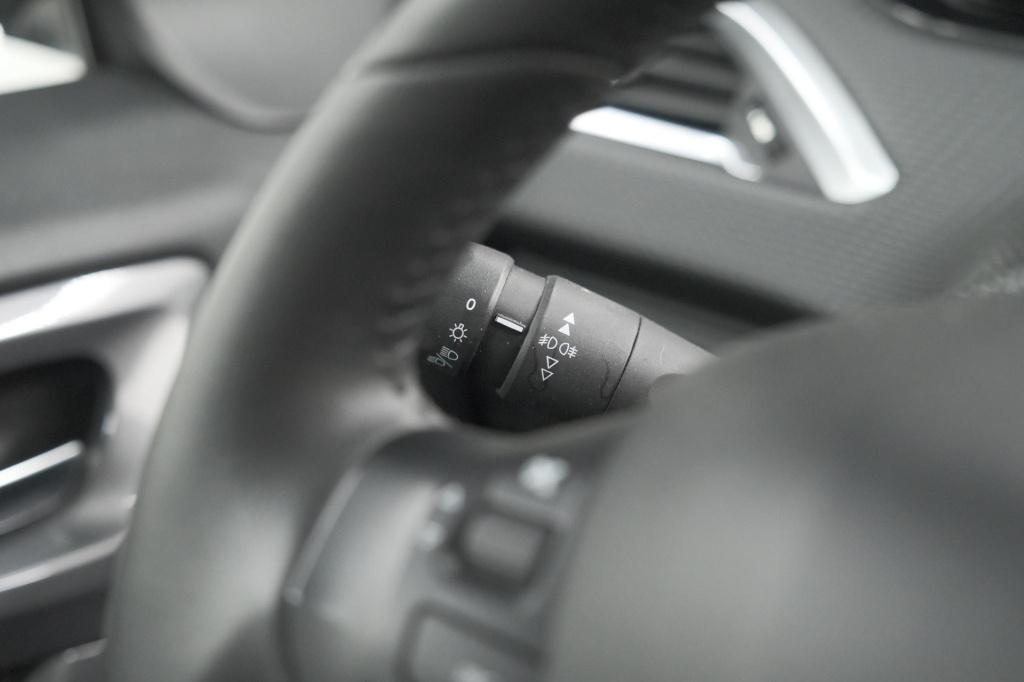 Peugeot 2008 puretech 110 blue lion | trekhaak | apple carplay | parkeersen