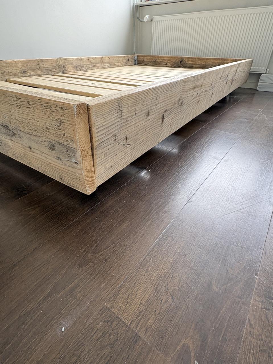 Twijfelaars Bed steigerhout