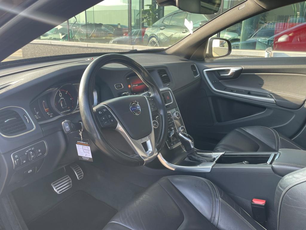 Volvo V60 2.0 d4 r-design automaat | schuifdak | leder | trekhaak