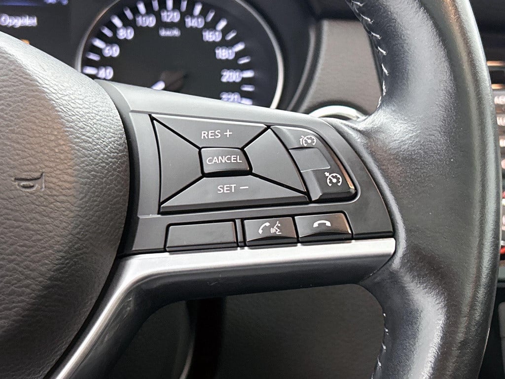 Nissan Qashqai 1.2 tekna | parkeer sensoren | lmv | panorama dak | navigati