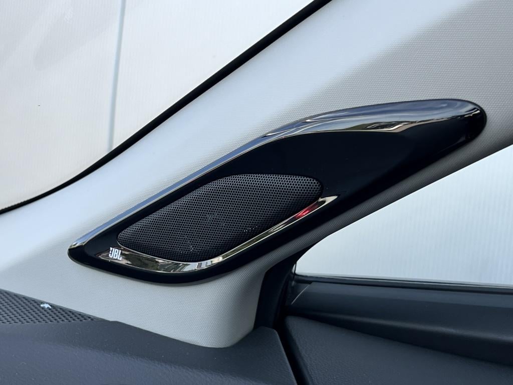 Toyota C-hr 1.8 hybrid executive