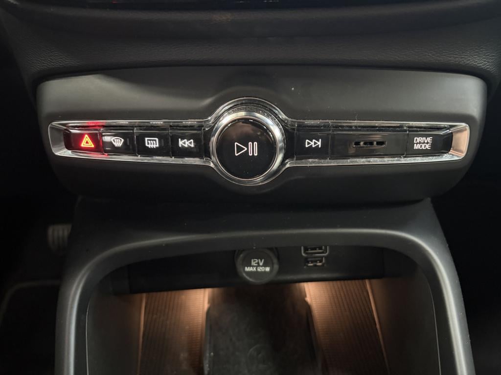 Volvo XC40 1.5 t4 plug-in hybrid plus dark