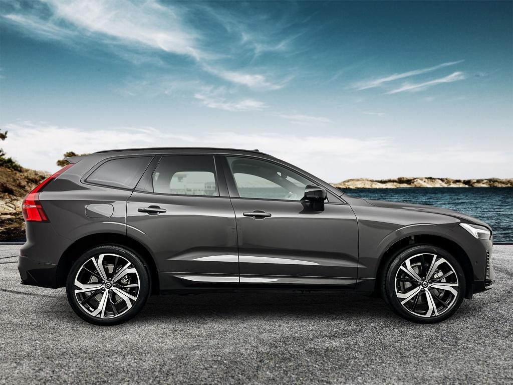 Volvo XC60 t6 398pk recharge ultra dark| pano| luchtvering| hud| 360camera